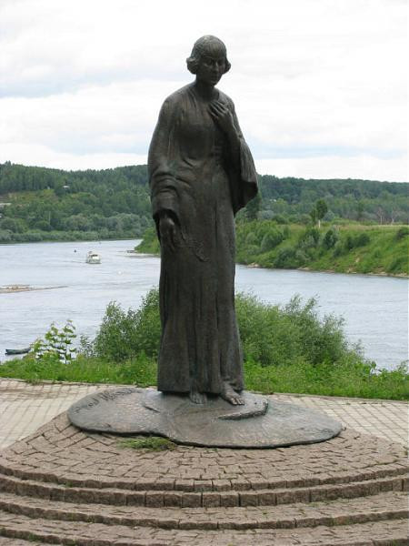 Фотография памятника Марине Цветаевой